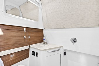 Boston Whaler 420 Outrage 27 2022 Boston Whaler 420 Outrage 28