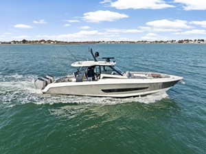 Boston Whaler 420 Outrage 47 2022 Boston Whaler 420 Outrage 48