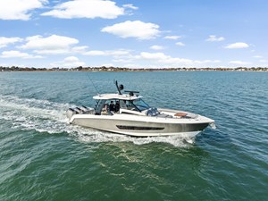 Boston Whaler 420 Outrage 50 2022 Boston Whaler 420 Outrage 51
