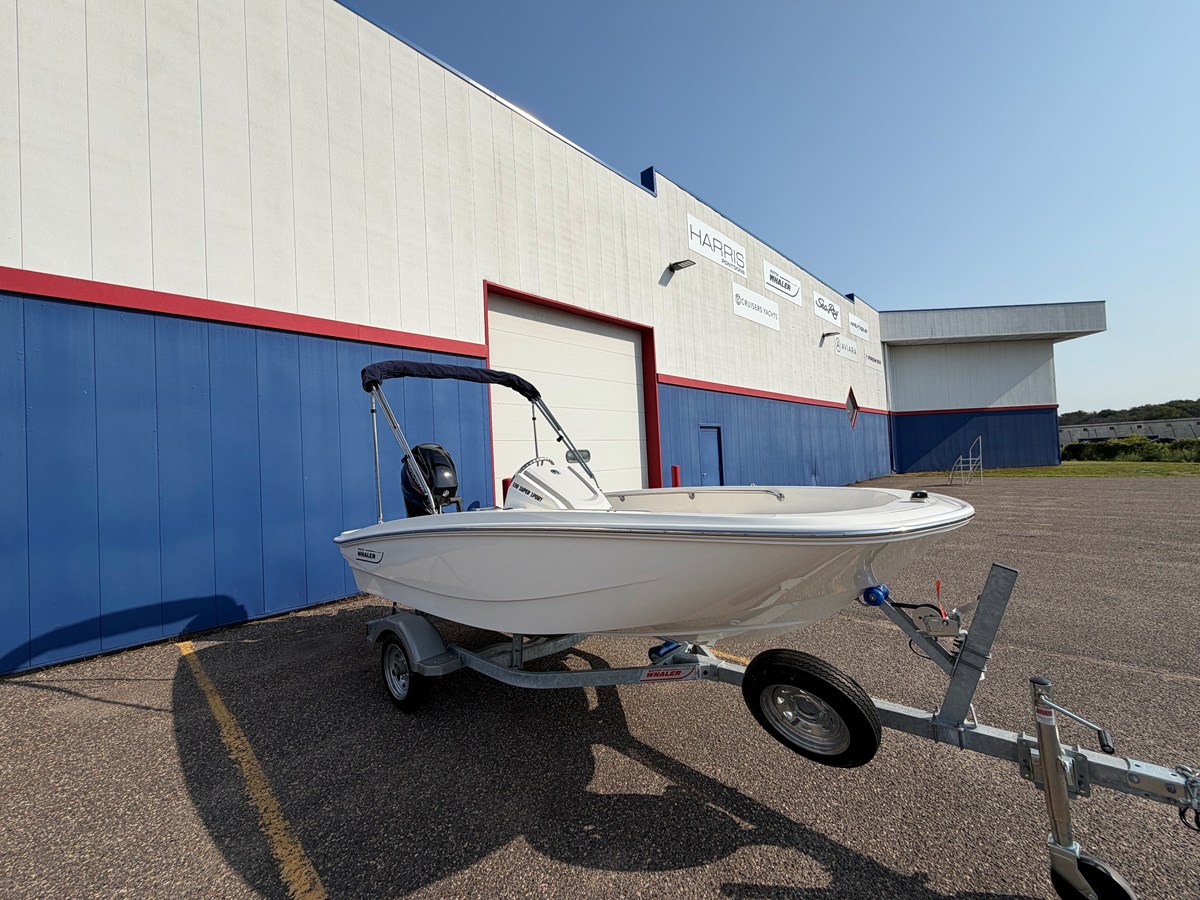 2027 Boston Whaler 130 Super Sport 2