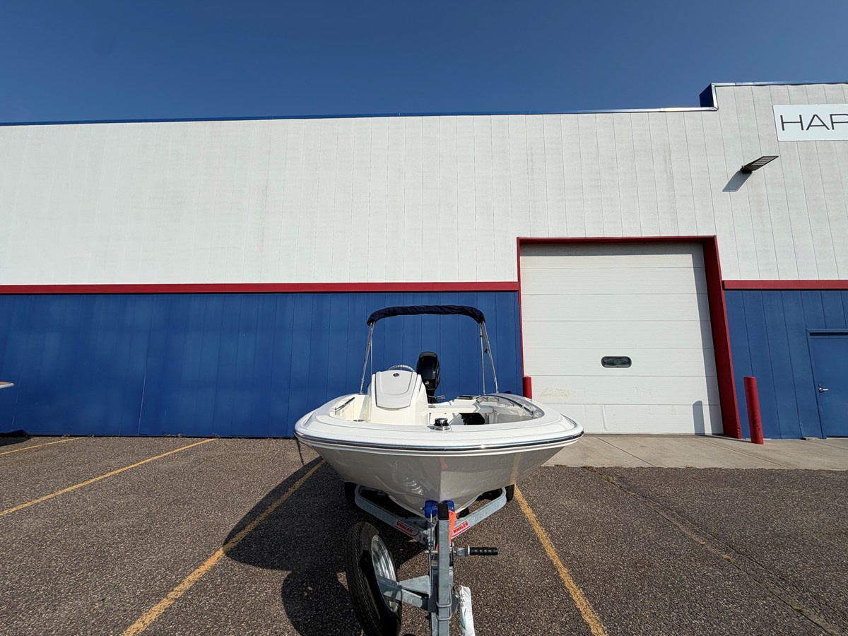 2027 Boston Whaler 130 Super Sport 3