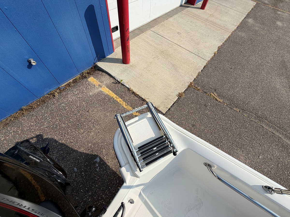2027 Boston Whaler 130 Super Sport 6
