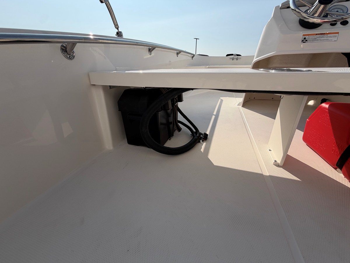 2027 Boston Whaler 130 Super Sport 8