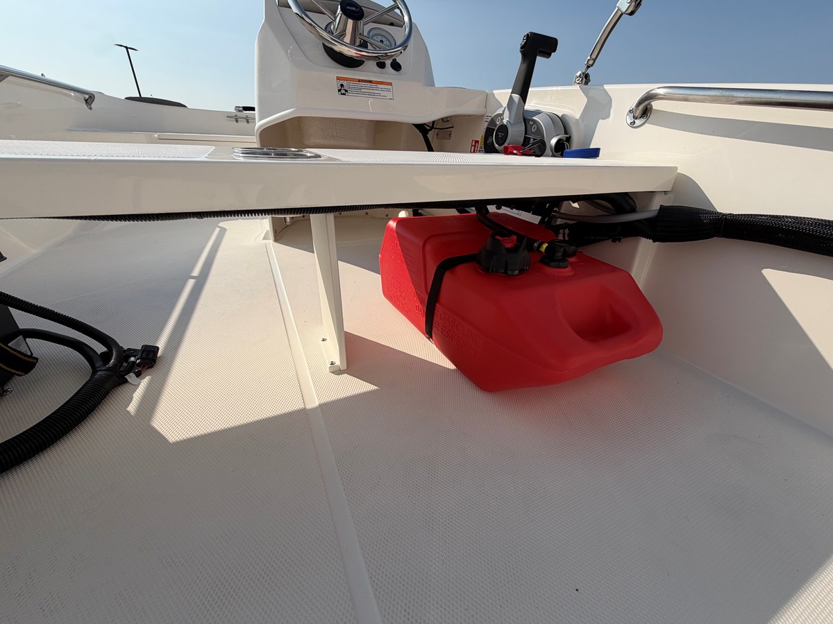2027 Boston Whaler 130 Super Sport 9