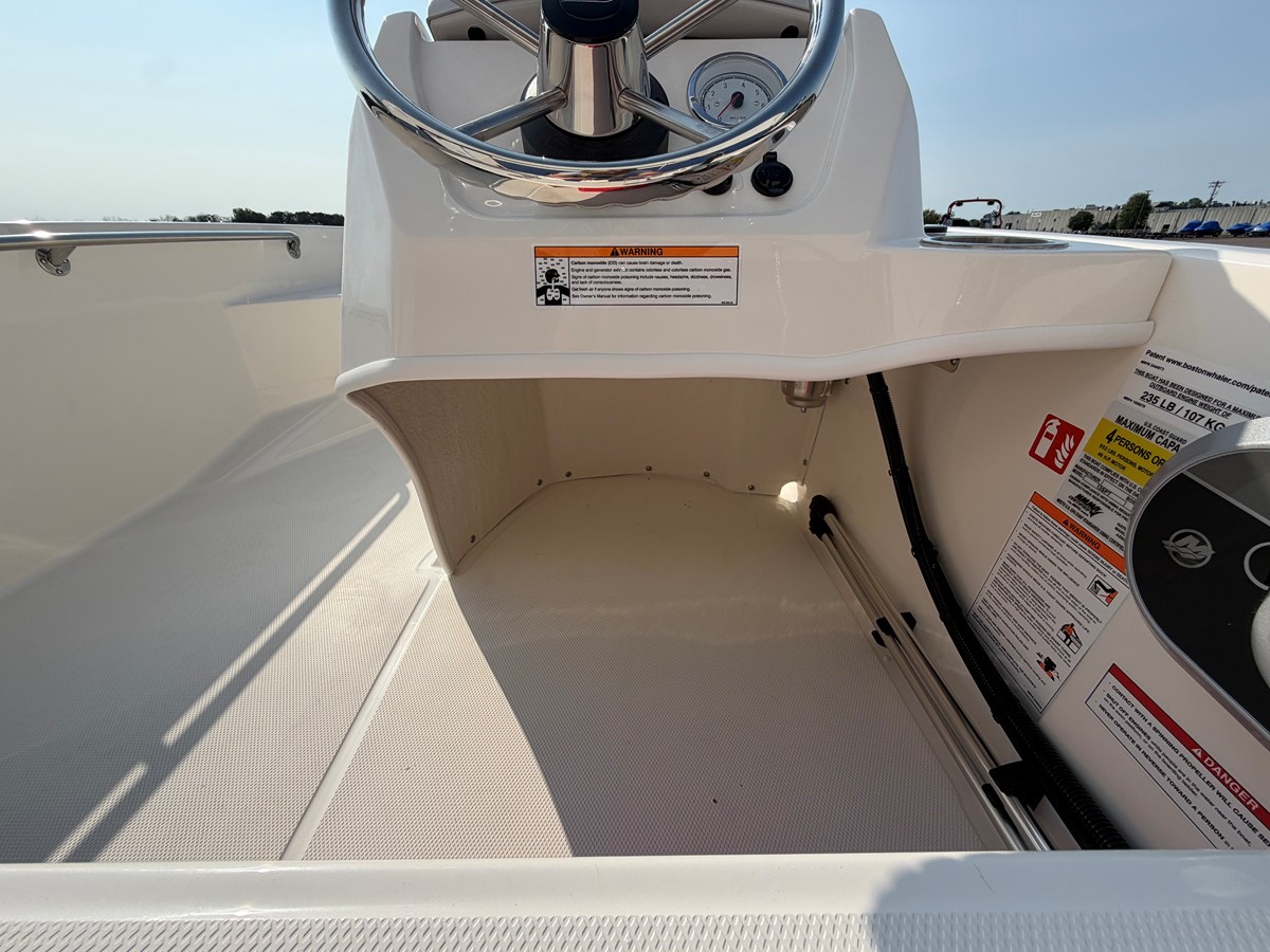 2027 Boston Whaler 130 Super Sport 12