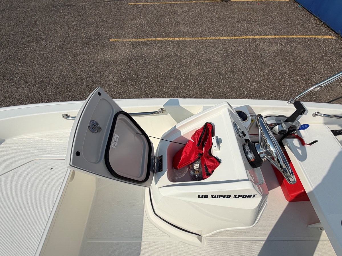 2027 Boston Whaler 130 Super Sport 14