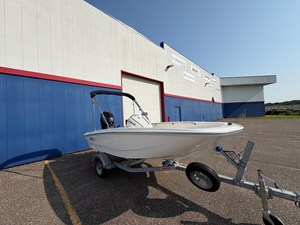 Boston Whaler 130 Super Sport 1 2027 Boston Whaler 130 Super Sport 2