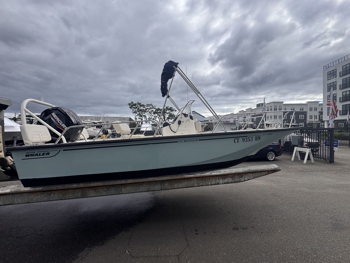 2022 Boston Whaler 17 MONTAUK 4