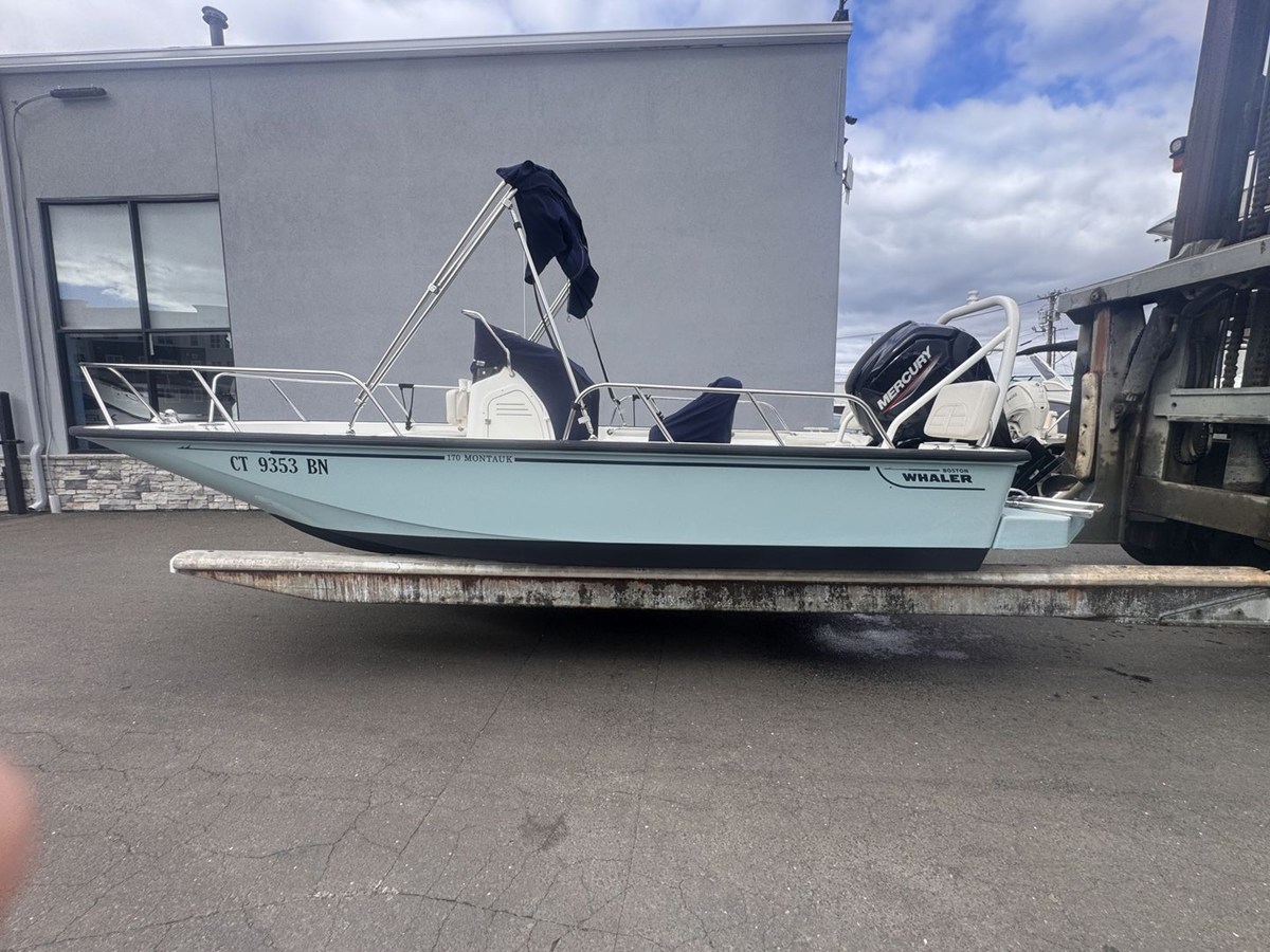 2022 Boston Whaler 17 MONTAUK 5