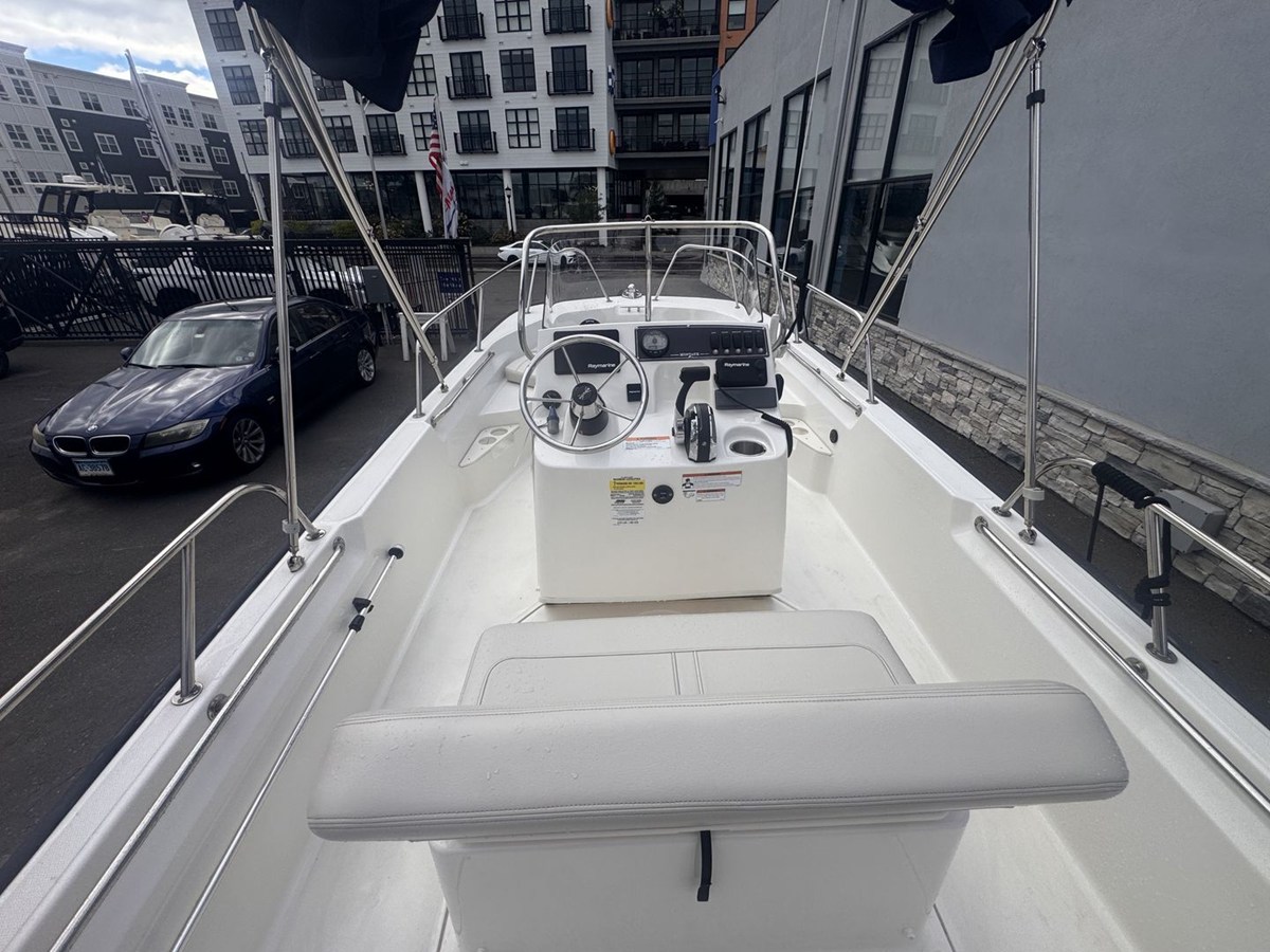 2022 Boston Whaler 17 MONTAUK 7