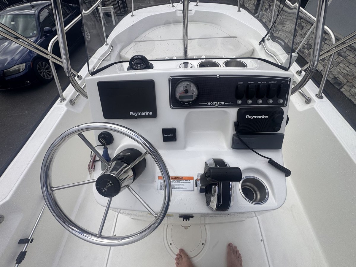 2022 Boston Whaler 17 MONTAUK 9