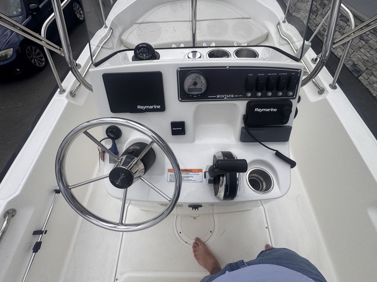2022 Boston Whaler 17 MONTAUK 13