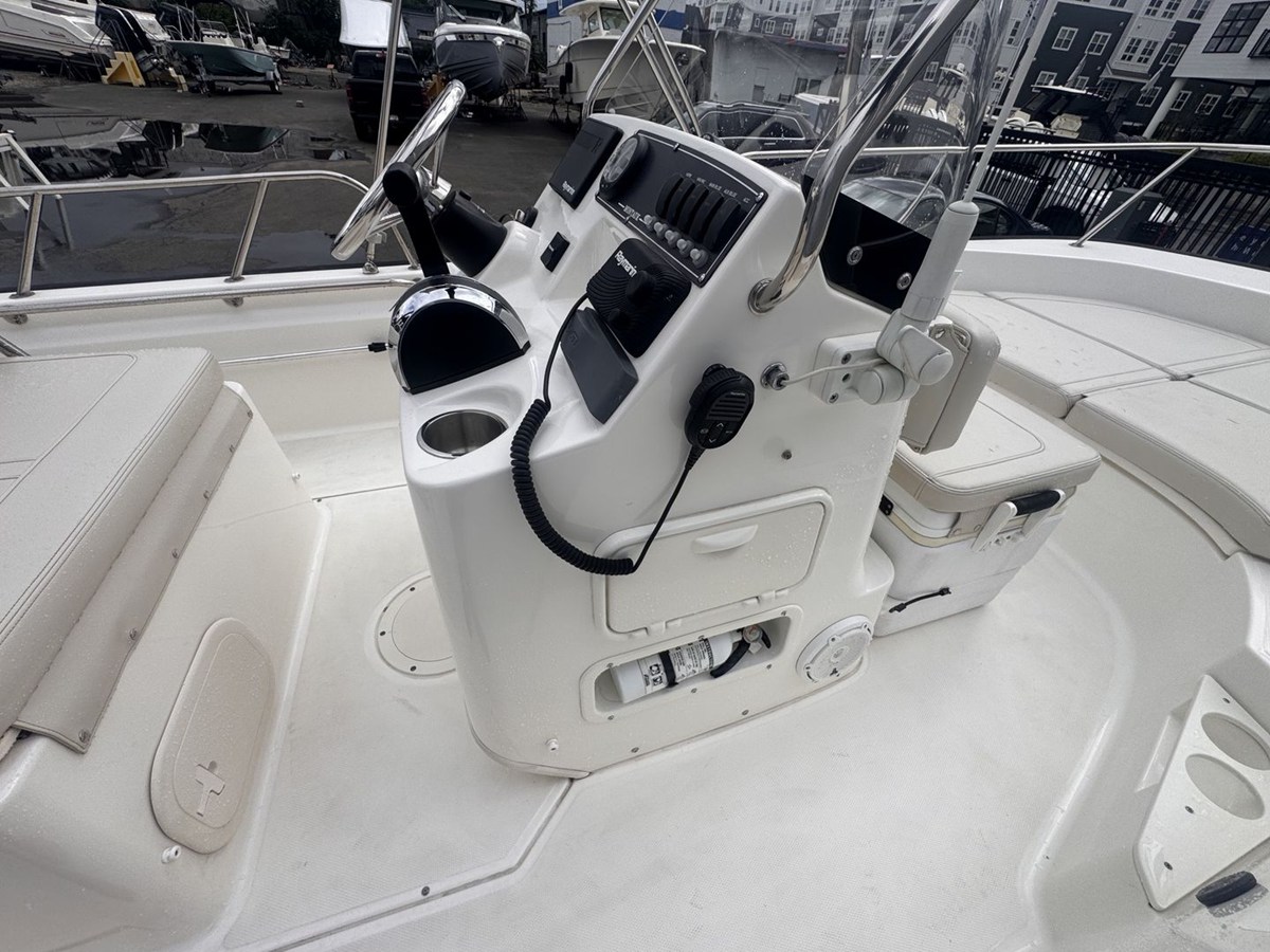 2022 Boston Whaler 17 MONTAUK 14