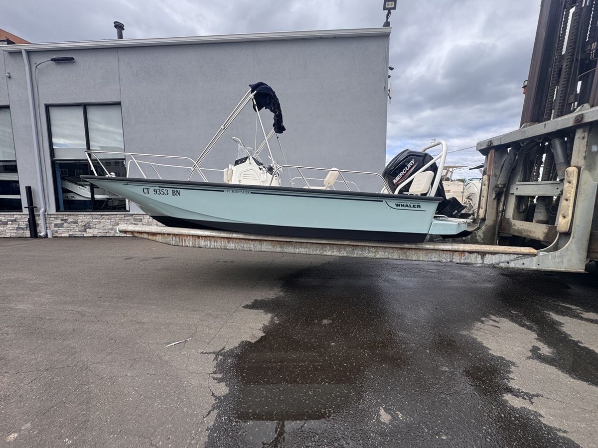 2022 Boston Whaler 17 MONTAUK 15