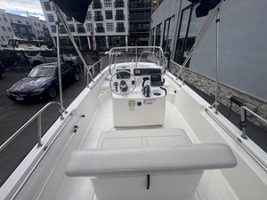 2022 Boston Whaler 17 MONTAUK 7