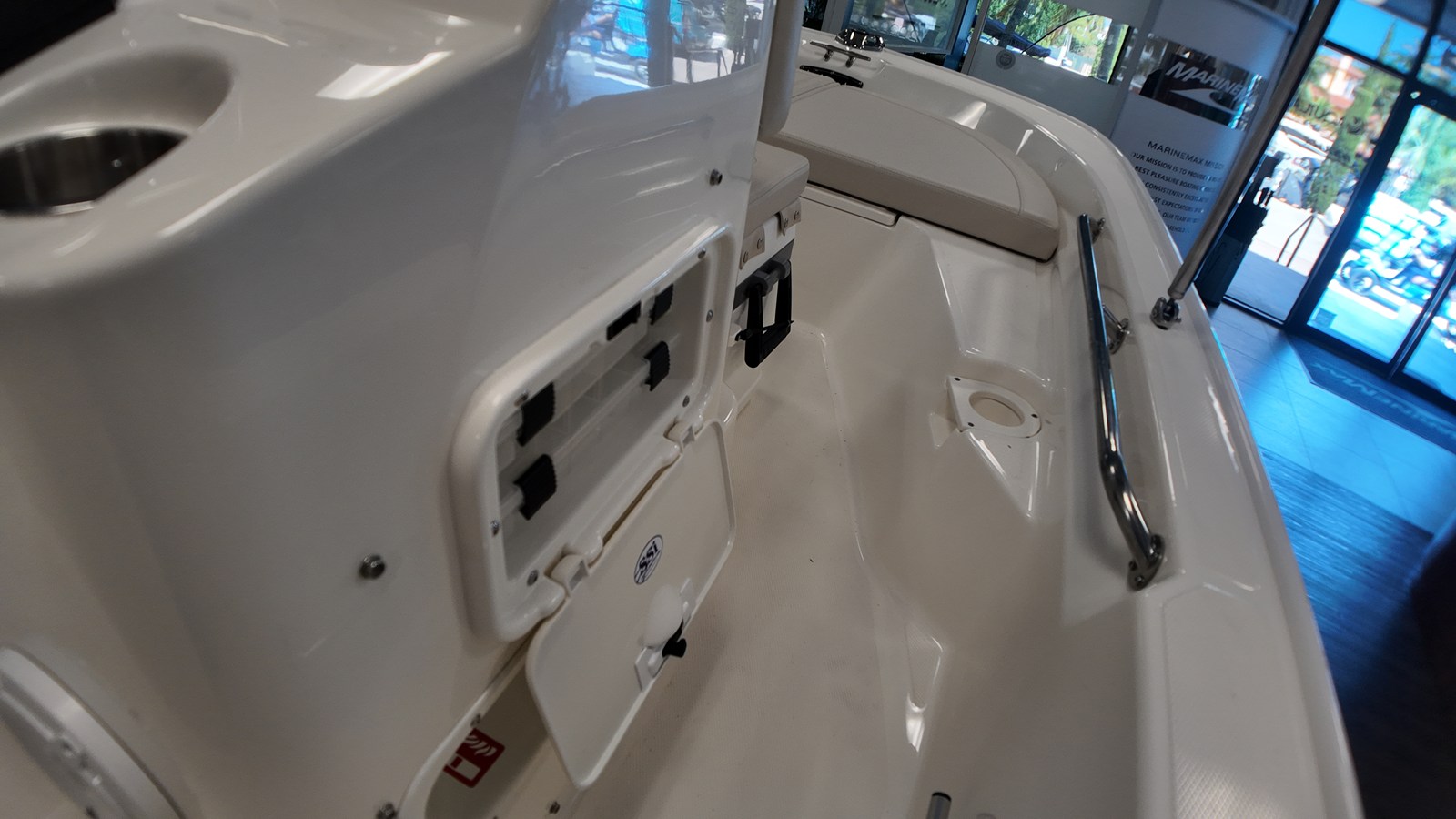 2027 Boston Whaler 150 Montauk 15