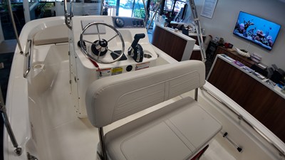 2027 Boston Whaler 150 Montauk 12
