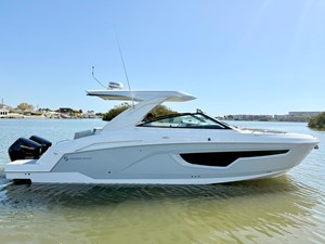 Cruisers Yachts 34 GLS Outboard 1 2026 Cruisers Yachts 34 GLS Outboard 2