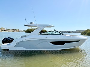 Cruisers Yachts 34 GLS Outboard 2 2026 Cruisers Yachts 34 GLS Outboard 3