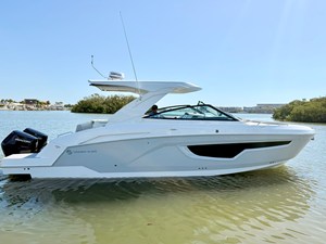 Cruisers Yachts 34 GLS Outboard 3 2026 Cruisers Yachts 34 GLS Outboard 4