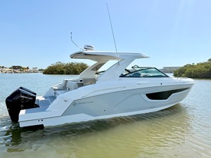 Cruisers Yachts 34 GLS Outboard 4 2026 Cruisers Yachts 34 GLS Outboard 5