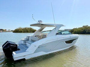 Cruisers Yachts 34 GLS Outboard 9 2026 Cruisers Yachts 34 GLS Outboard 10