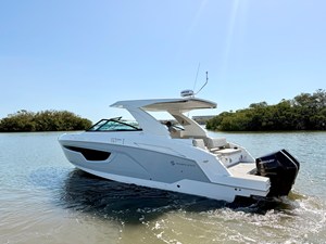 Cruisers Yachts 34 GLS Outboard 13 2026 Cruisers Yachts 34 GLS Outboard 14