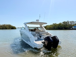 Cruisers Yachts 34 GLS Outboard 15 2026 Cruisers Yachts 34 GLS Outboard 16