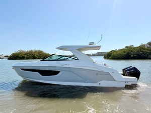 Cruisers Yachts 34 GLS Outboard 16 2026 Cruisers Yachts 34 GLS Outboard 17