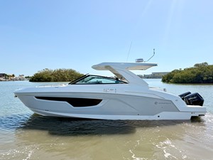 Cruisers Yachts 34 GLS Outboard 19 2026 Cruisers Yachts 34 GLS Outboard 20