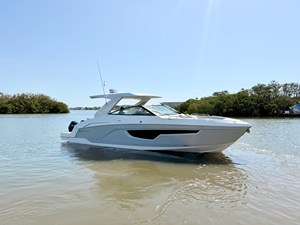 Cruisers Yachts 34 GLS Outboard 29 2026 Cruisers Yachts 34 GLS Outboard 30