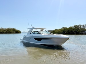 Cruisers Yachts 34 GLS Outboard 30 2026 Cruisers Yachts 34 GLS Outboard 31