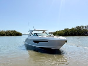 Cruisers Yachts 34 GLS Outboard 31 2026 Cruisers Yachts 34 GLS Outboard 32