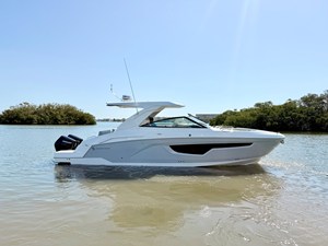Cruisers Yachts 34 GLS Outboard 32 2026 Cruisers Yachts 34 GLS Outboard 33