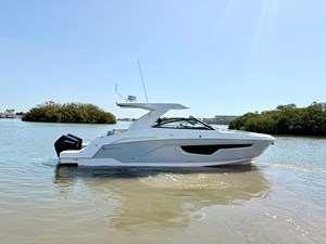 Cruisers Yachts 34 GLS Outboard 34 2026 Cruisers Yachts 34 GLS Outboard 35