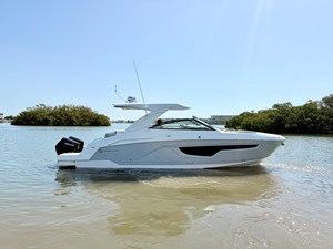 Cruisers Yachts 34 GLS Outboard 35 2026 Cruisers Yachts 34 GLS Outboard 36