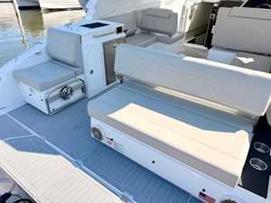 Cruisers Yachts 34 GLS Outboard 40 2026 Cruisers Yachts 34 GLS Outboard 41