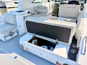 Cruisers Yachts 34 GLS Outboard 41 2026 Cruisers Yachts 34 GLS Outboard 42