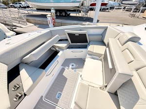 Cruisers Yachts 34 GLS Outboard 73 2026 Cruisers Yachts 34 GLS Outboard 74