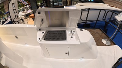 Cruisers Yachts 38 VTR EC 12 2026 Cruisers Yachts 38 VTR EC 13