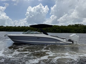 Sea Ray SLX 280 Outboard 6 2027 Sea Ray SLX 280 Outboard 7