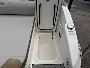 Sea Ray SDX 270 Surf 15 2027 Sea Ray SDX 270 Surf 16
