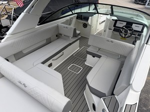 Sea Ray SDX 270 Surf 16 2027 Sea Ray SDX 270 Surf 17