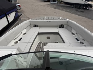 Sea Ray SDX 270 Surf 30 2027 Sea Ray SDX 270 Surf 31