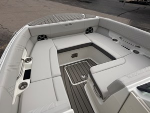 Sea Ray SDX 270 Surf 32 2027 Sea Ray SDX 270 Surf 33