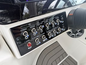 Sea Ray SDX 270 Surf 36 2027 Sea Ray SDX 270 Surf 37
