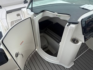 Sea Ray SDX 270 Surf 41 2027 Sea Ray SDX 270 Surf 42