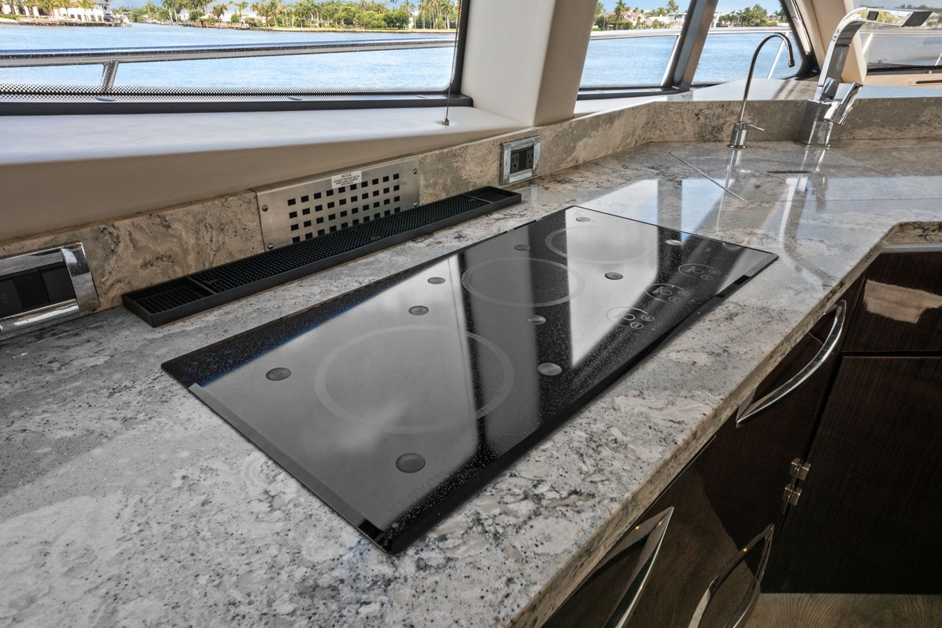 2018 Sea Ray L650 Fly 34