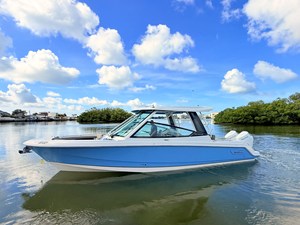 Boston Whaler 330 Vantage 2 2027 Boston Whaler 330 Vantage 3