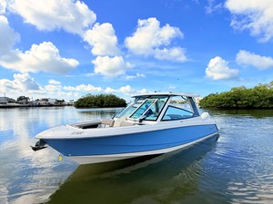Boston Whaler 330 Vantage 4 2027 Boston Whaler 330 Vantage 5